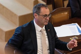 Úřad vlády nevypátral, že nahrávací zařízení přinesl ministr Šťastný - Seznam Zprávy